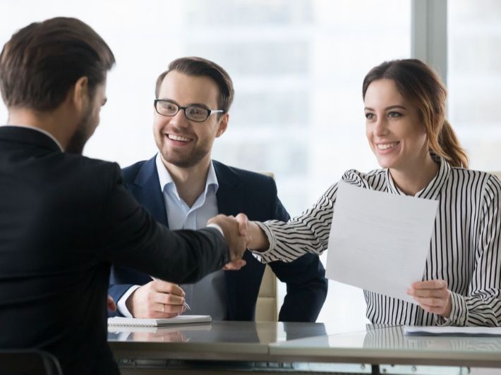 يُعلن أحد مصانع الأدوية في مدينة سحاب الصناعية عن حاجته لتعيين موظفة موارد بشرية HR Officer وفقًا للشروط التالية: